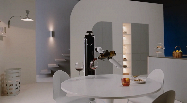 Постирать и налить вина: Samsung представила домашних роботов Bot Care и Bot Handy